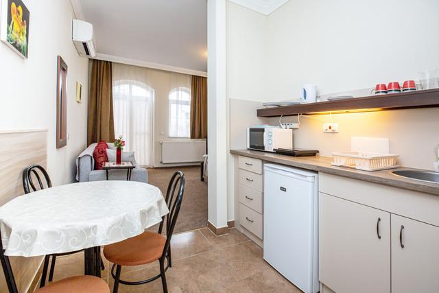 Apartman teakonyhával és étkezősarokkal